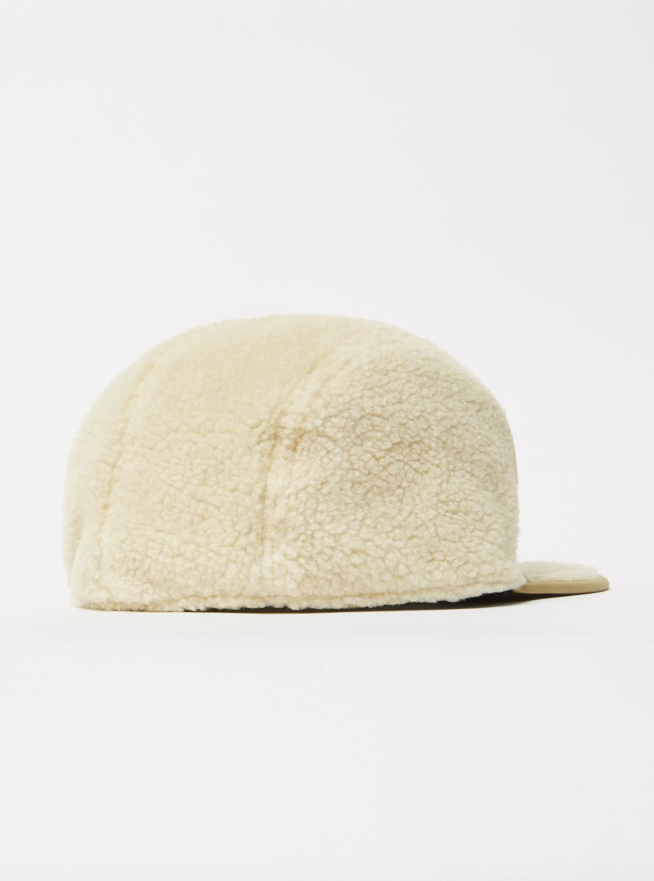 cableami® Jet Cap in Beige Boa Fleece