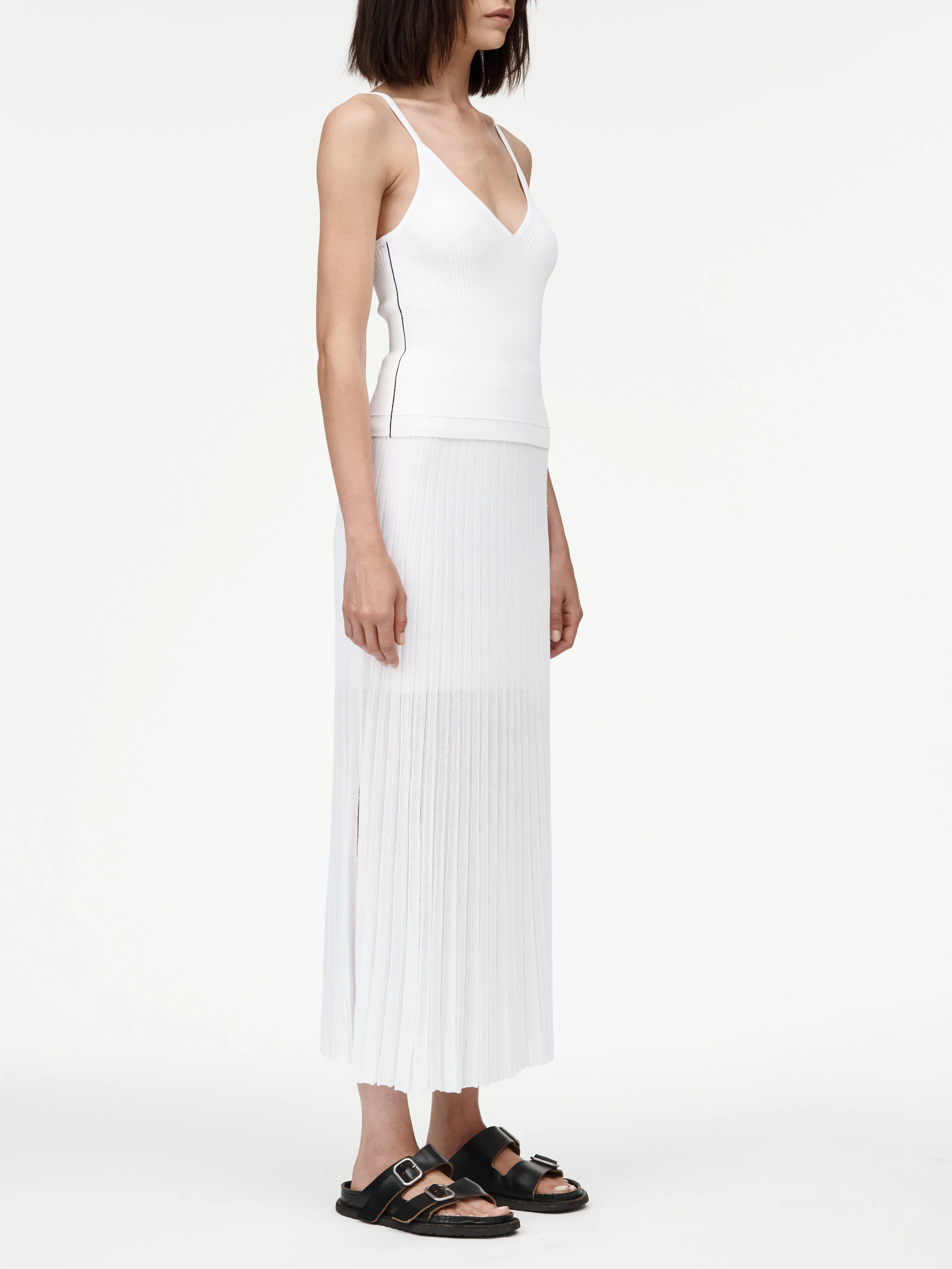 Deep V Tank in White