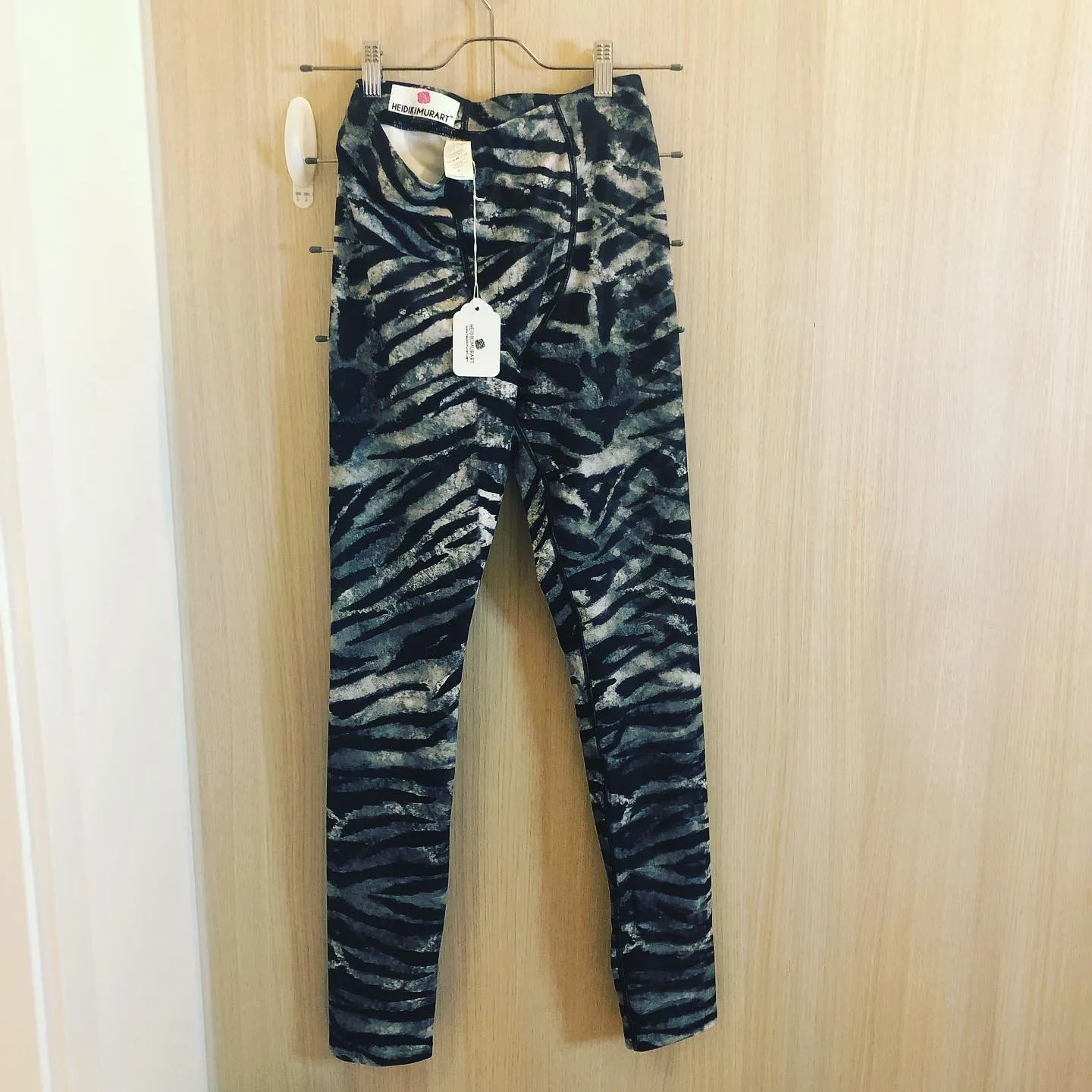 Grey Tiger Stripe Men's Leggings, Animal Print Meggings Compression Tights-Made in USA/EU