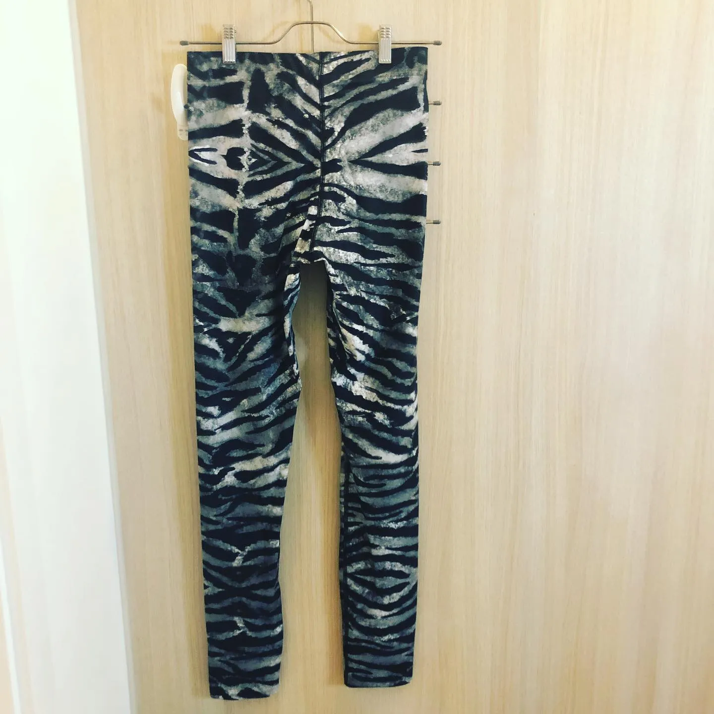 Grey Tiger Stripe Men's Leggings, Animal Print Meggings Compression Tights-Made in USA/EU