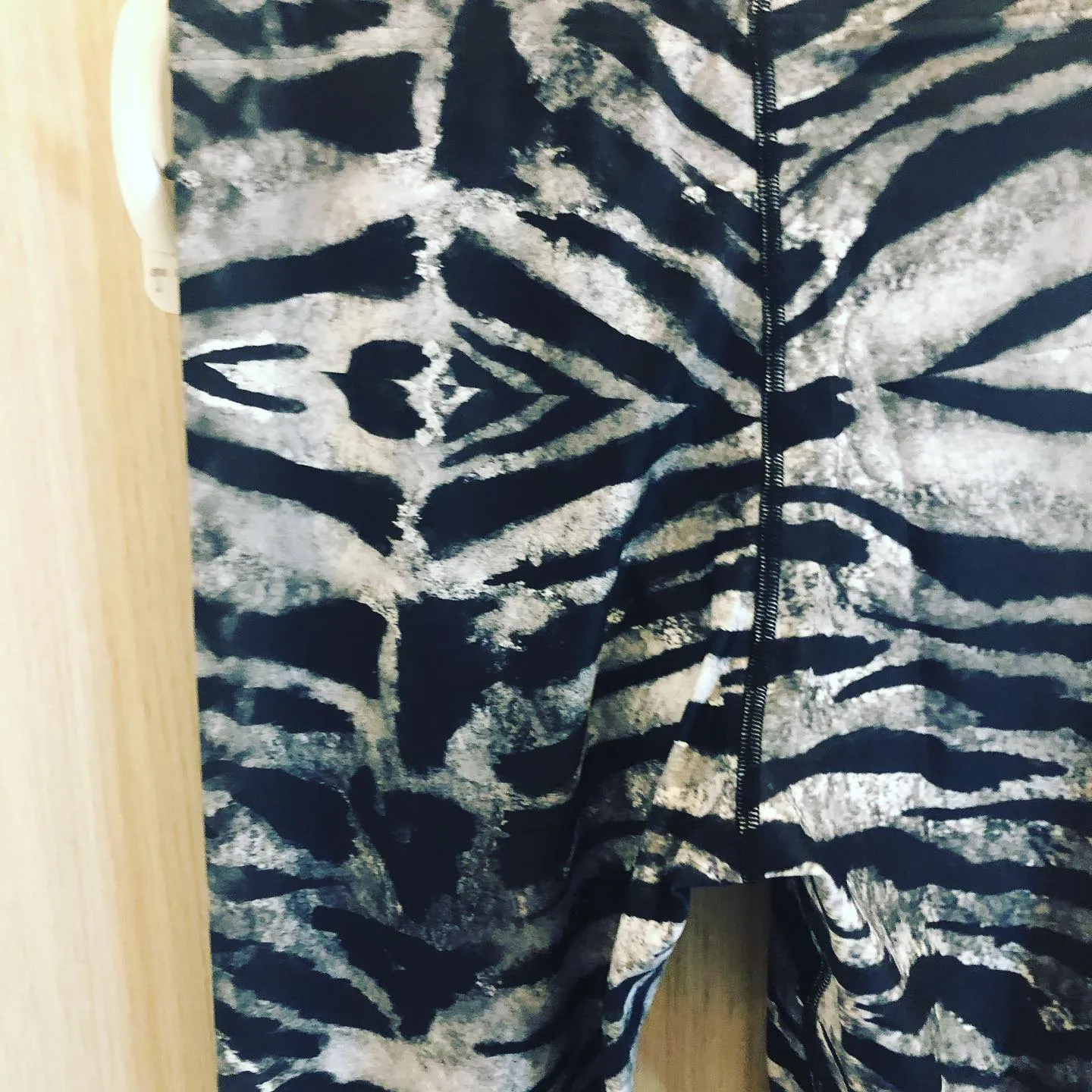 Grey Tiger Stripe Men's Leggings, Animal Print Meggings Compression Tights-Made in USA/EU