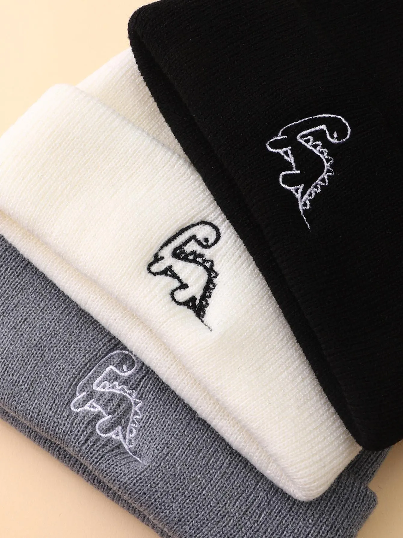 SHEIN 3pcs Baby Dinosaur Embroidered Knit Beanie