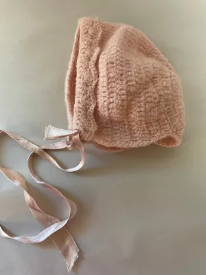 V€€ Vintage 1960s Baby Girls Beige Knit Crochet Bonnet Hat Cap